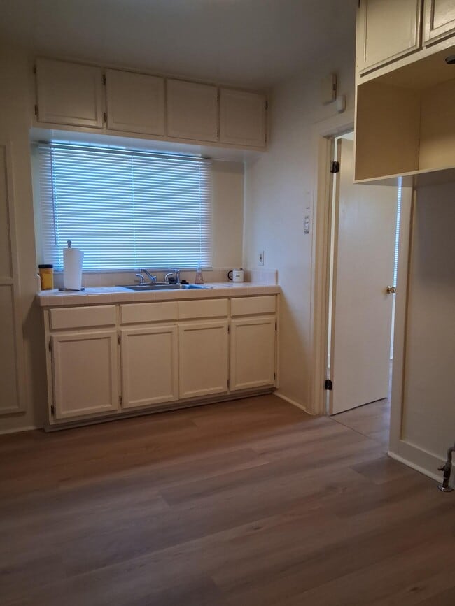 Building Photo - 5005 Wall St Unit 5005