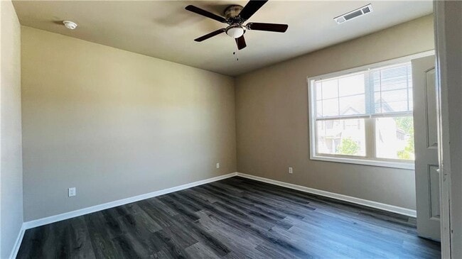 Photo - 3124 Hawthorne Path