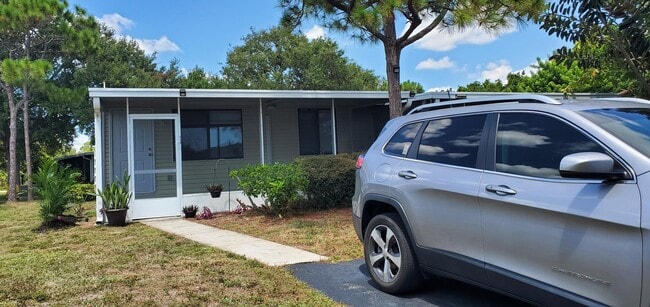 Building Photo - 560 7th Pl