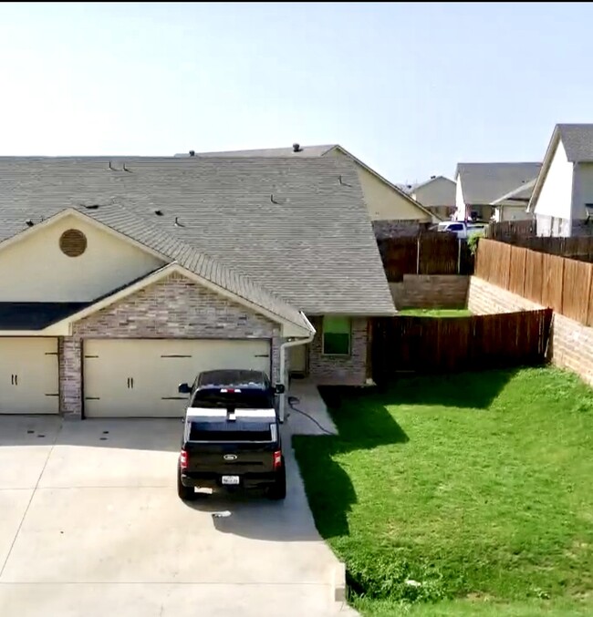 Two Car Garage - 901 Twine Street Casa Adosada