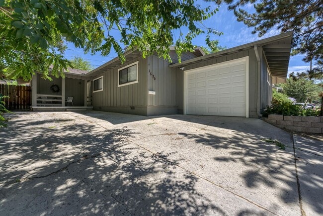 Building Photo - <b>Three Bedroom Home in Midtown District<br><br> Unit 1630 Plumas St.  Reno, NV 89509