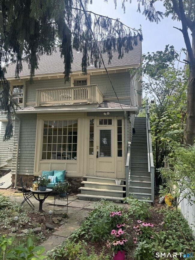 Building Photo - 41 Hobart St Unit 2