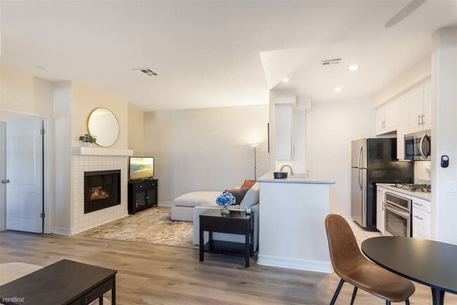 Photo - 1 br, 1 bath Condo - 3622 Bernwood Place