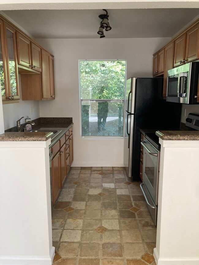 Kitchen - 100 Reflections Dr Unit 21