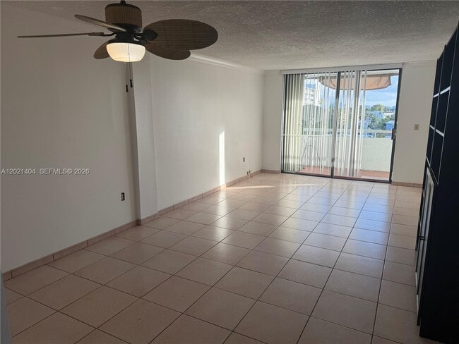 Photo - 7300 Wayne Ave Unidad 514