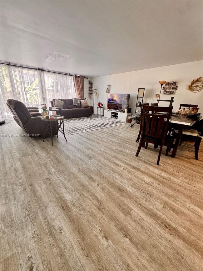 Photo - 2413 NE 10th St