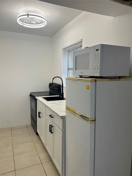 Photo - 117 SE 4th St Unit 2 - Side