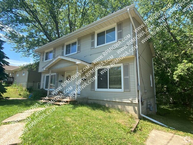 Building Photo - SOUTH DES MOINES!!  3 Bedroom, 1 Bath Dupl... Rental