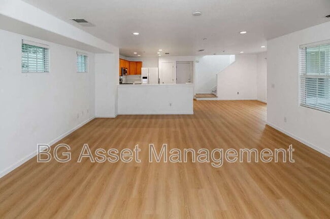 Photo - 128 Kingfisher St