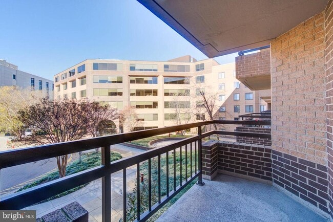 Building Photo - 2111 Wisconsin Ave NW Unit 302