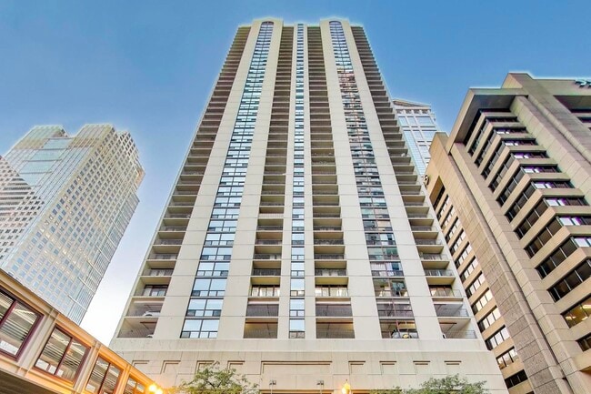 Building Photo - 200 N Dearborn St Unit 3103