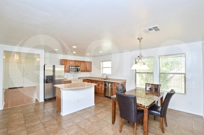 Photo - 1922 E Patrick Ln