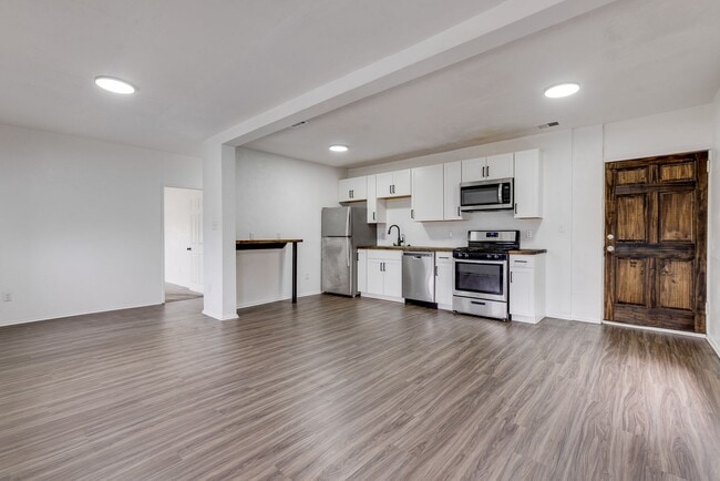 Photo - 600 E Warrington Ave Unit Apt 2