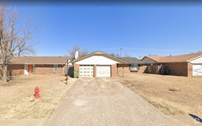 Building Photo - 917 Clear Creek Rental