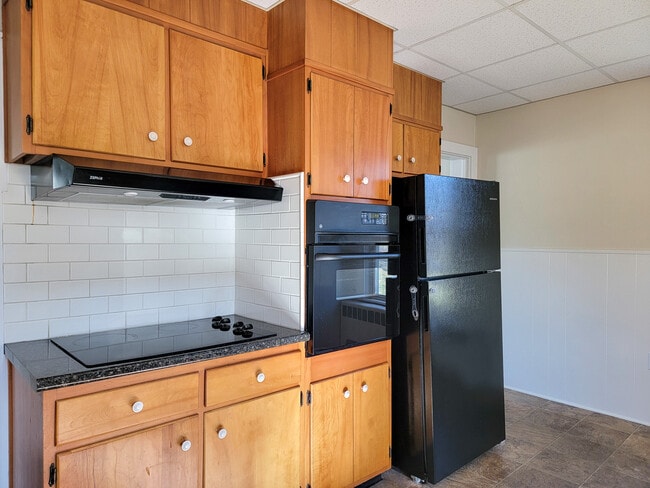 Photo - 305 N Clay Rd