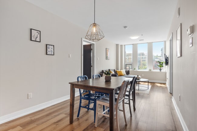 Photo - Theo Ottawa - Student Living