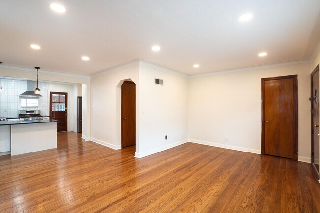 Photo - 5011 McCausland Ave