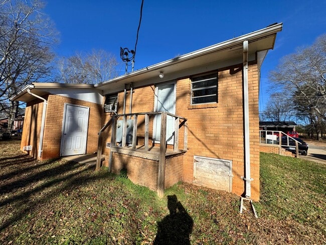 Photo - 122 Woodland Ave Unit B