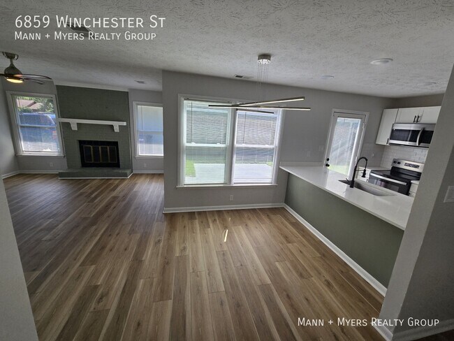Photo - 6859 Winchester St