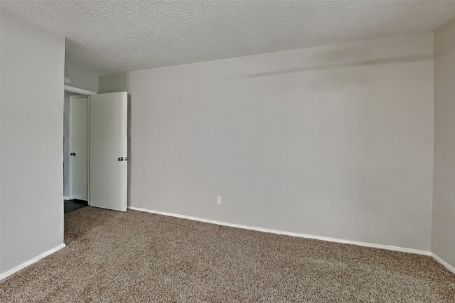 Photo - 7011 Sharpsburg Dr