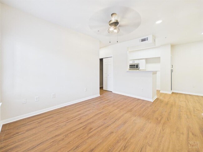 Photo - 2320 Gracy Farms Ln Unit 323