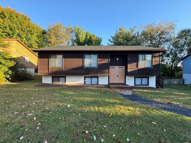 Building Photo - Beautiful home on quiet cul-de-sac