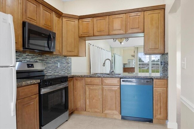 Photo - 5540 Lakewood Cir S