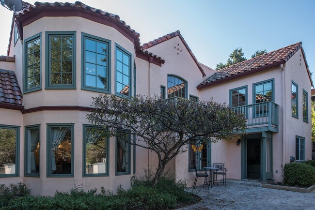 Building Photo - 938 Lighthouse Ave