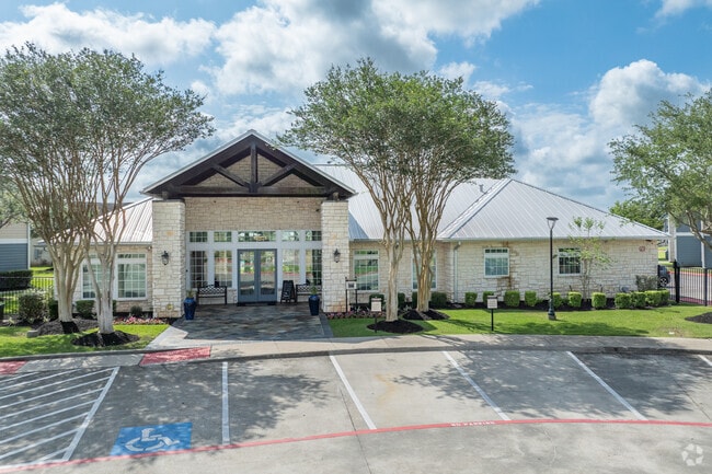 Entrance - Residence at Lake Jackson Apartments