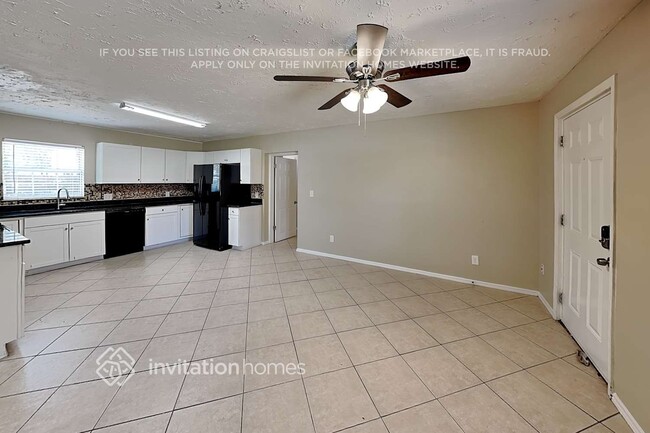 Photo - 923 38th St W