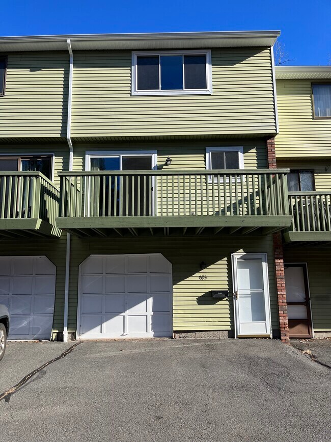 695 Churchill Dr Rental For Rent in Newington, CT