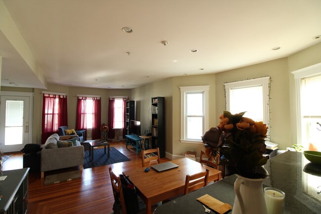 Photo - 7 Ashland St Unit 2