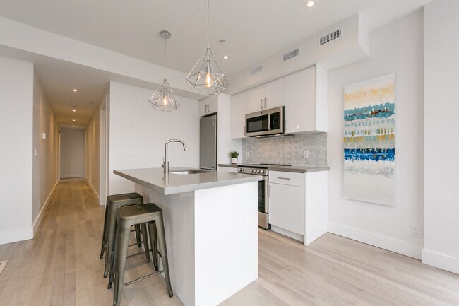 Bright 1.5 Bed + 1 Bath