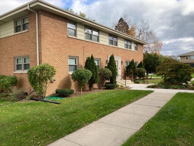 Building Photo - 5295 N Mohawk Ave Unit 2