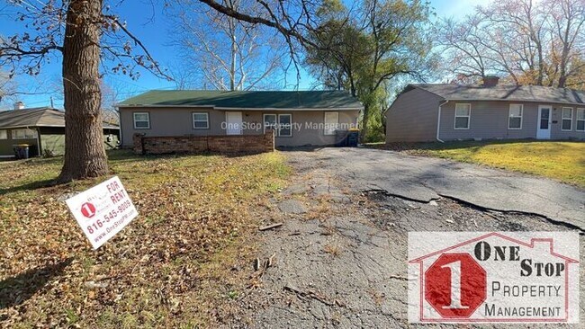 Building Photo - 4 bed/2 bath home in Kansas City!