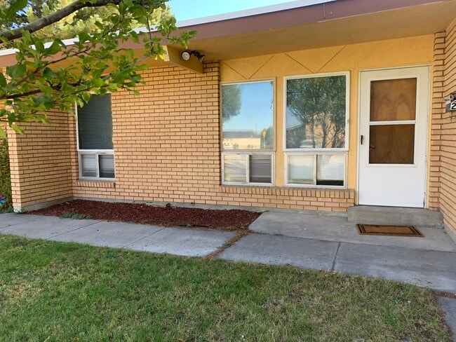 Building Photo - 896 Raymond Dr Unit 896 Raymond Drive  #2