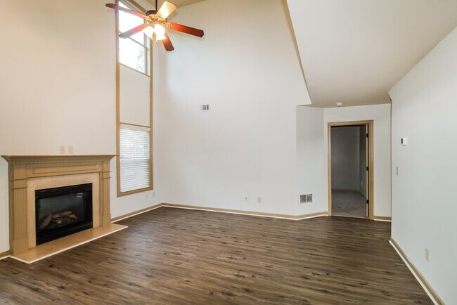 Photo - 3308 Sag Harbor Ct NE