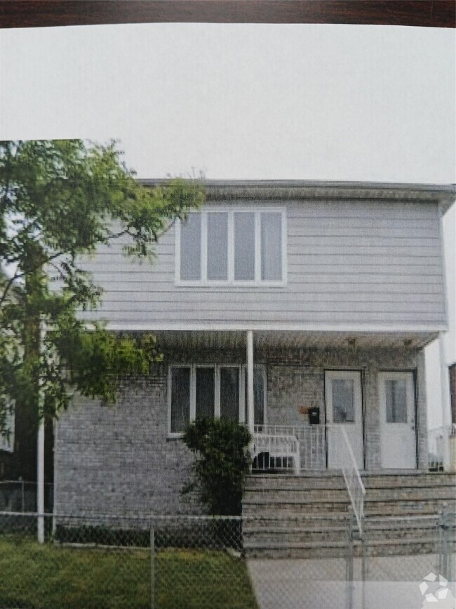 Building Photo - 145-71-145176 176th St Rental