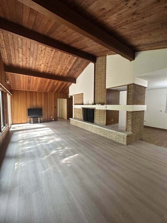 Photo - 2030 Crestwood Ln