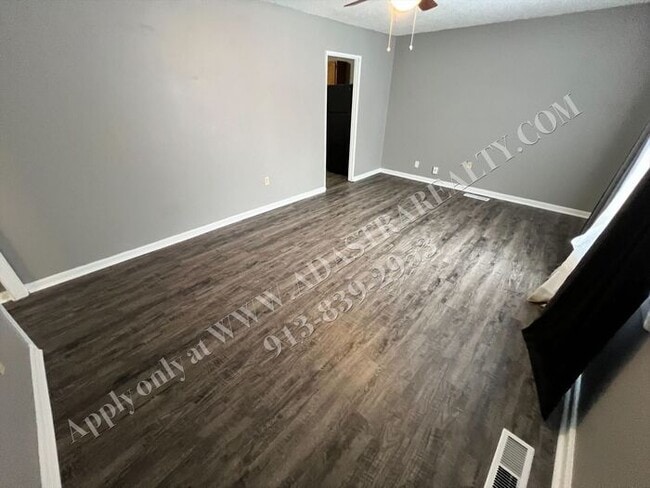 Photo - Nice 4 Bed 1.5 Bath Home in KCMO-Available NOW!!