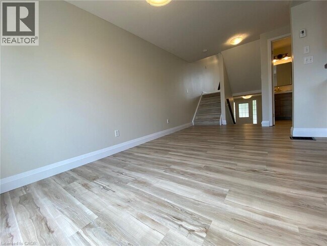 Photo - 82 Donnenwerth Dr