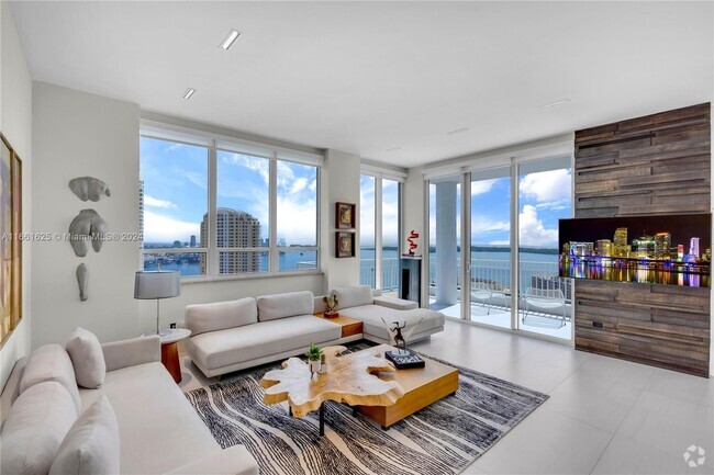 Building Photo - 801 Brickell Key Blvd Unit PH 3311 Rental