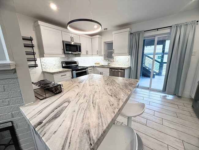 Photo - 403 Avondale St Unit True