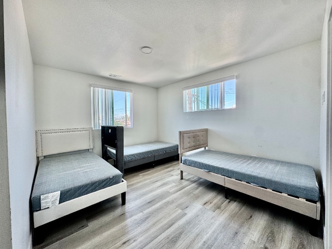 Building Photo - 217 E 29th St Rental
