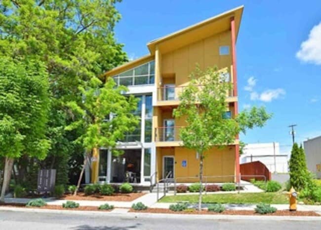 Building Photo - The Gee Unit 1