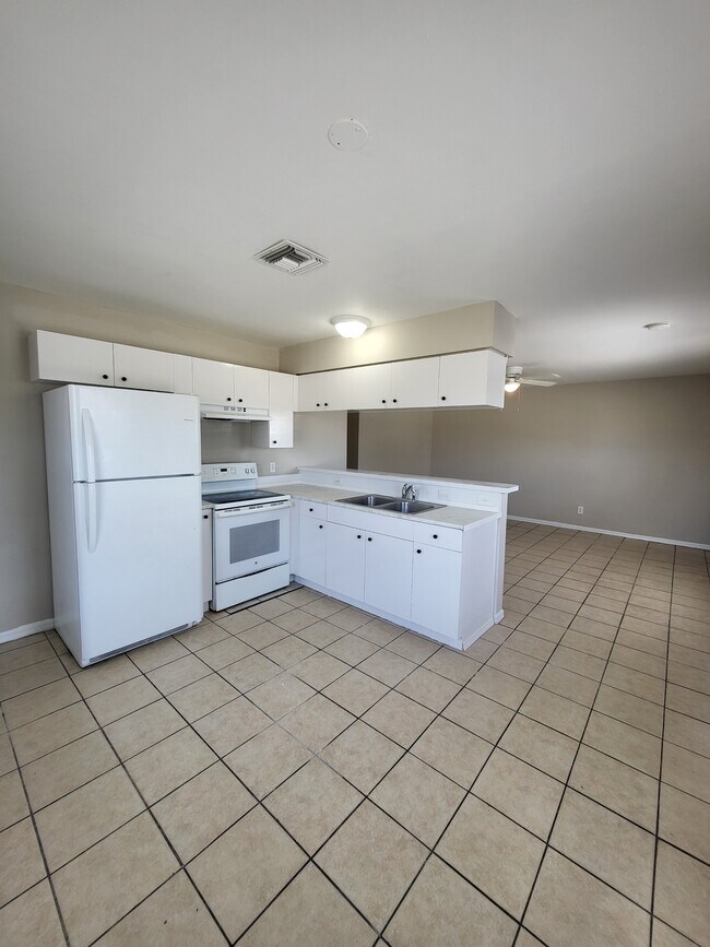 Photo - 2145 Pauldo St