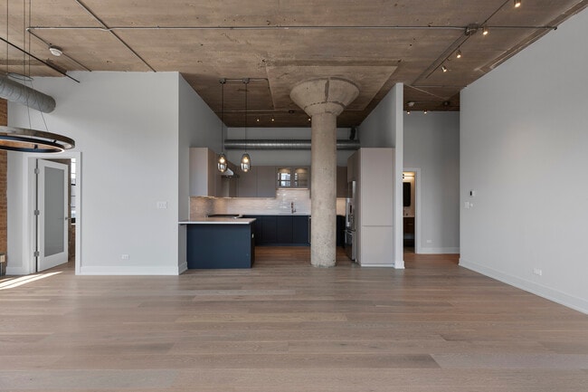 Building Photo - 17 N Loomis St Unit 4M