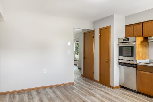 Photo - W148N8117 University Dr