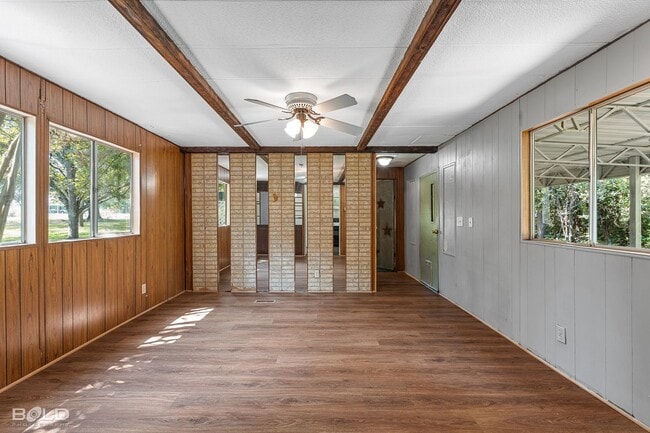 Photo - MOVE IN SPECIAL HALF OFF FIRST MONTHS RENT Casa