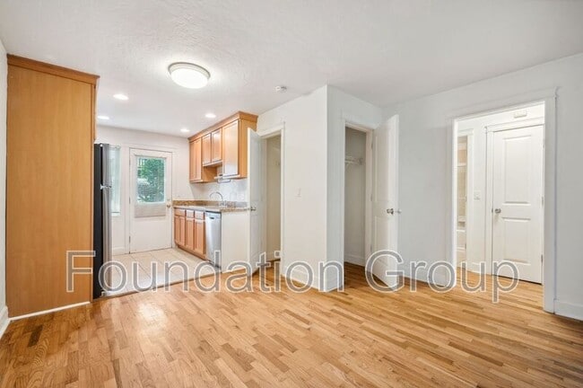 Photo - 118 12th Ave E